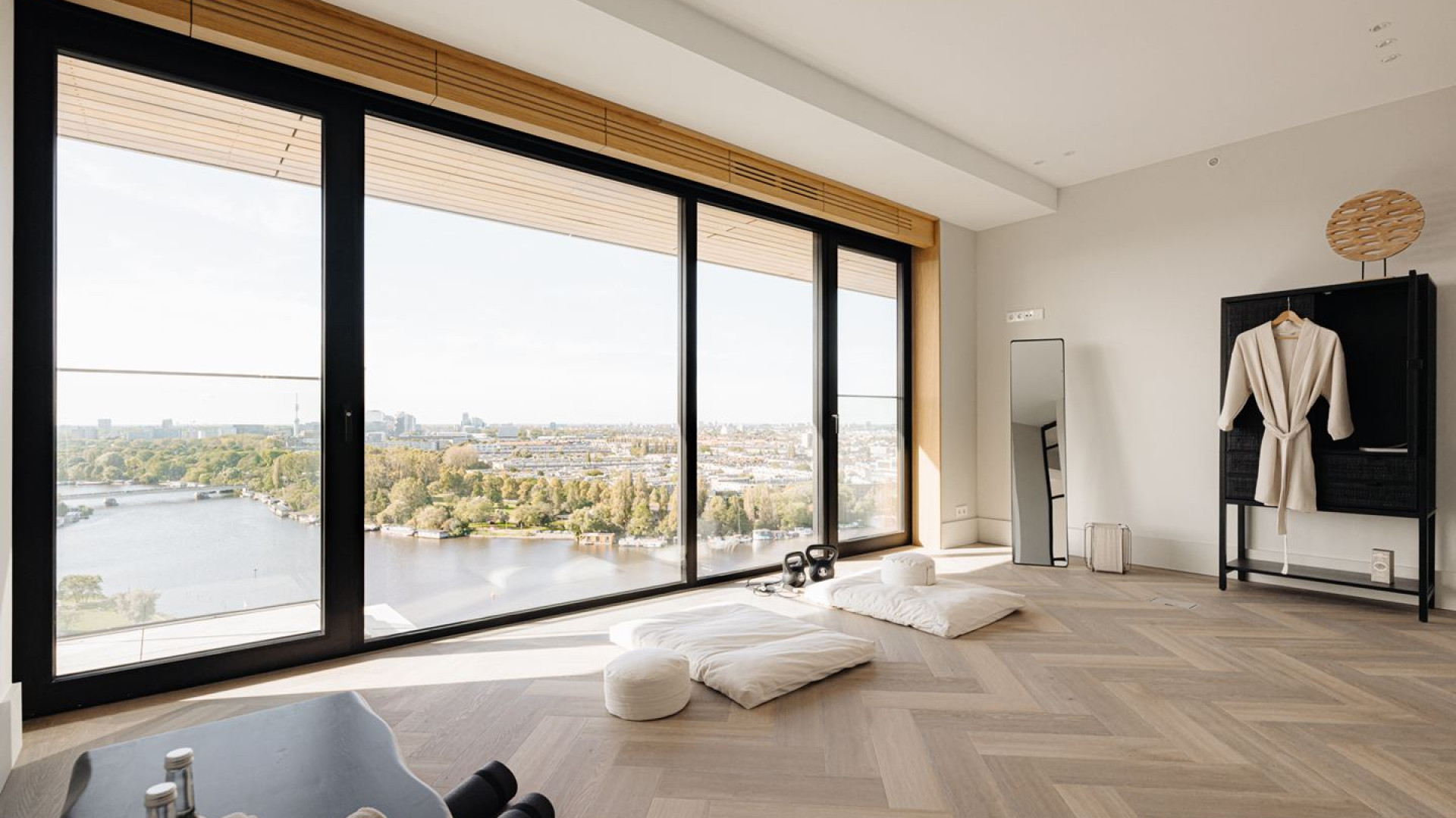 Voetballer Donyell Malen koopt dit bijna 5 miljoen kostende appartement met adembenemend uitzicht! Zie foto's 9