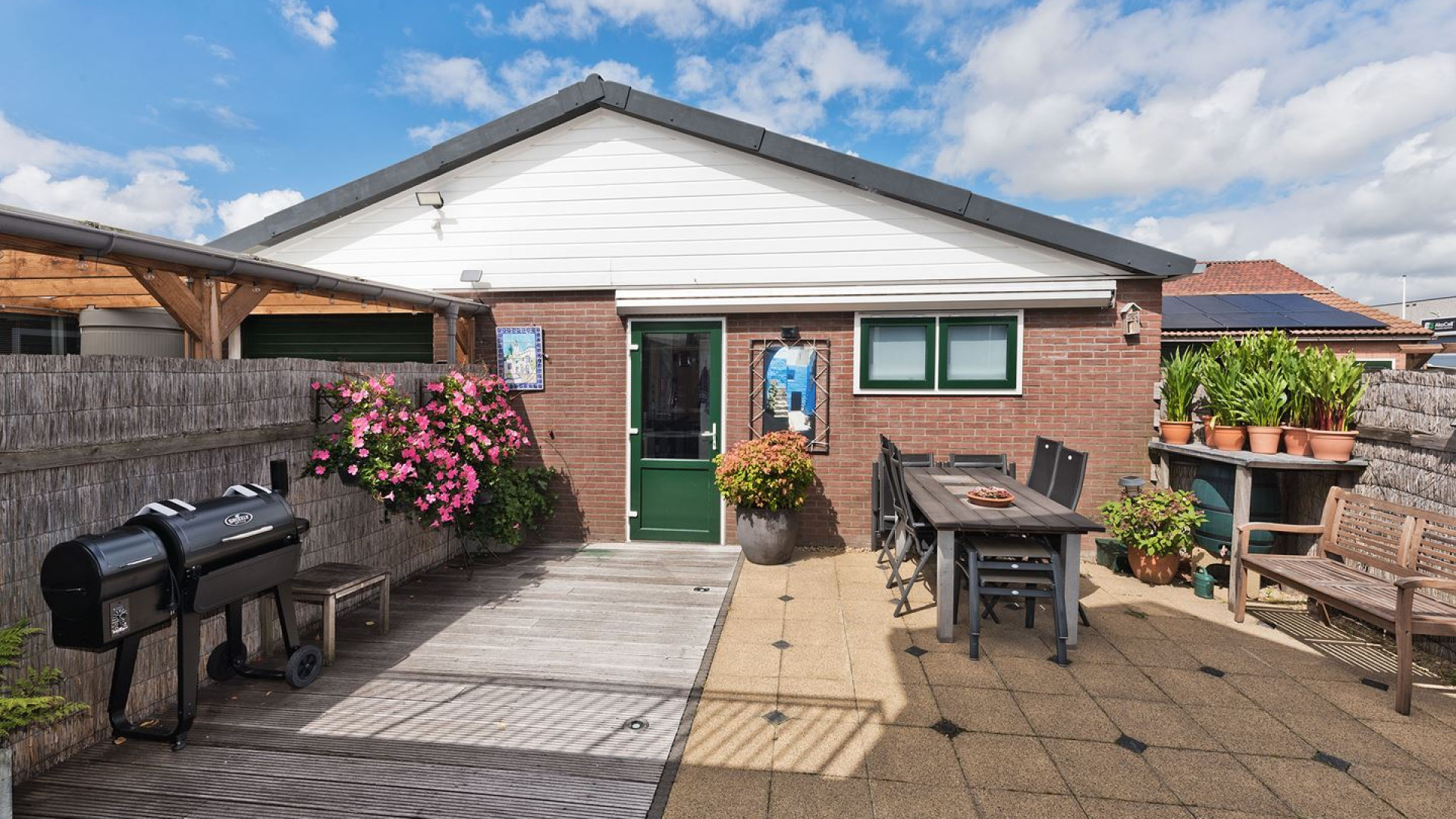 Hier start gescheiden Nicolette Kluijver een nieuwe leven . Zie foto's 3