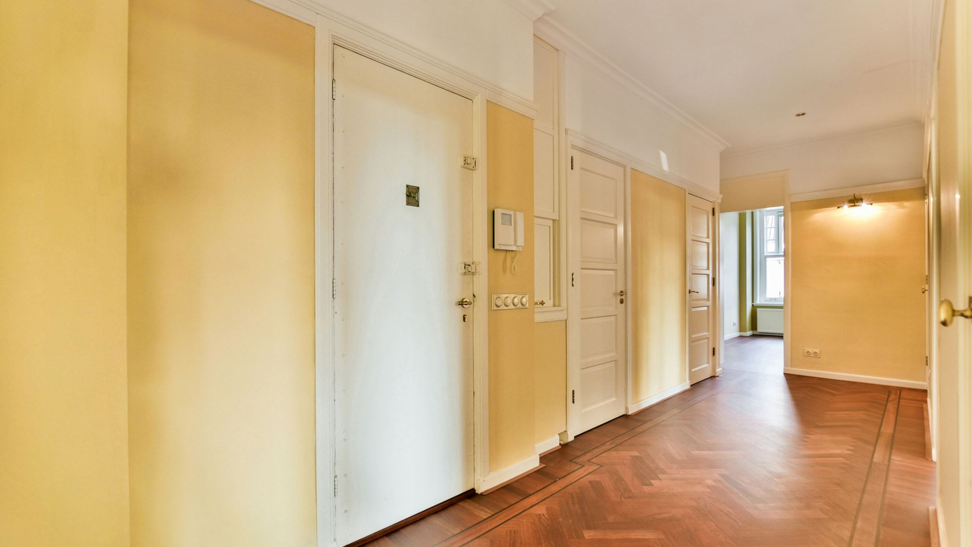 Appartement Chazia Mourali van PowNed met tonnen euro's winst verkocht.  Zie foto's 12