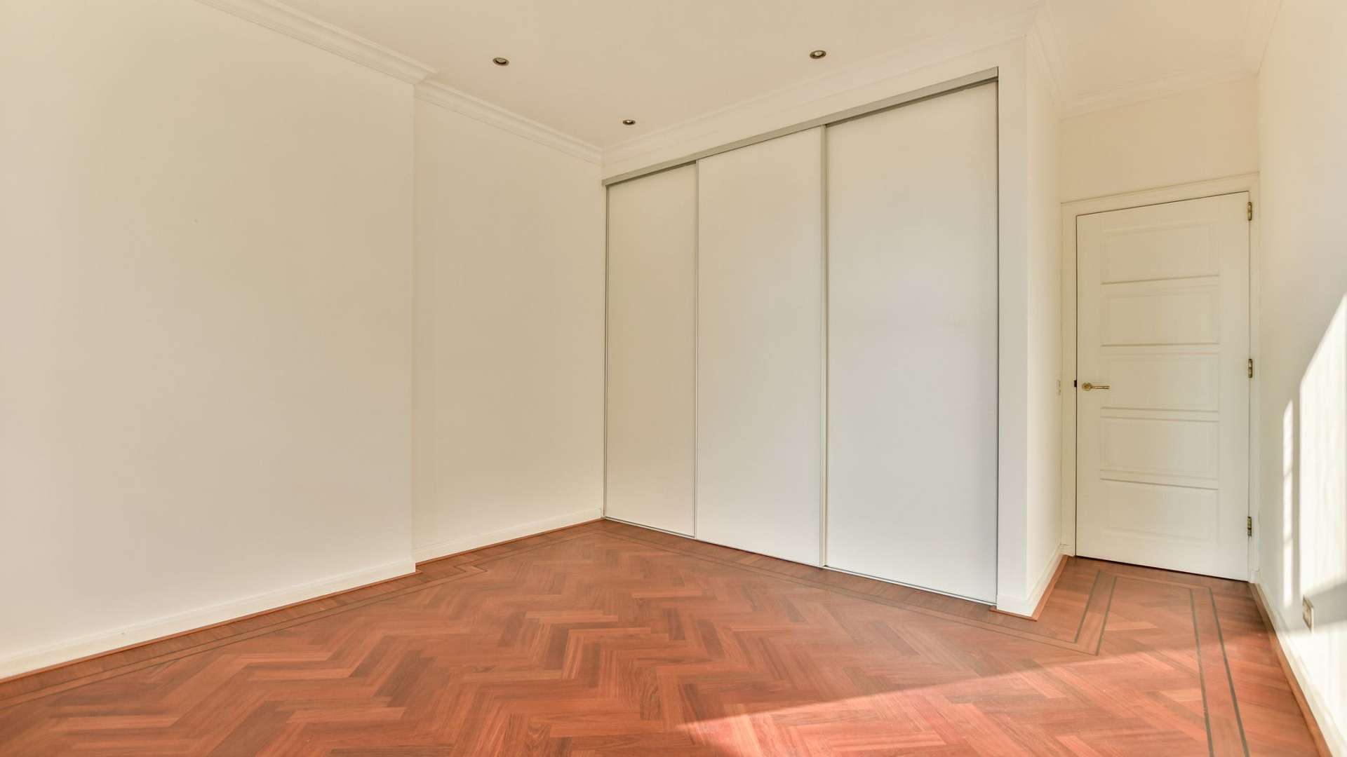Appartement Chazia Mourali van PowNed met tonnen euro's winst verkocht.  Zie foto's 15