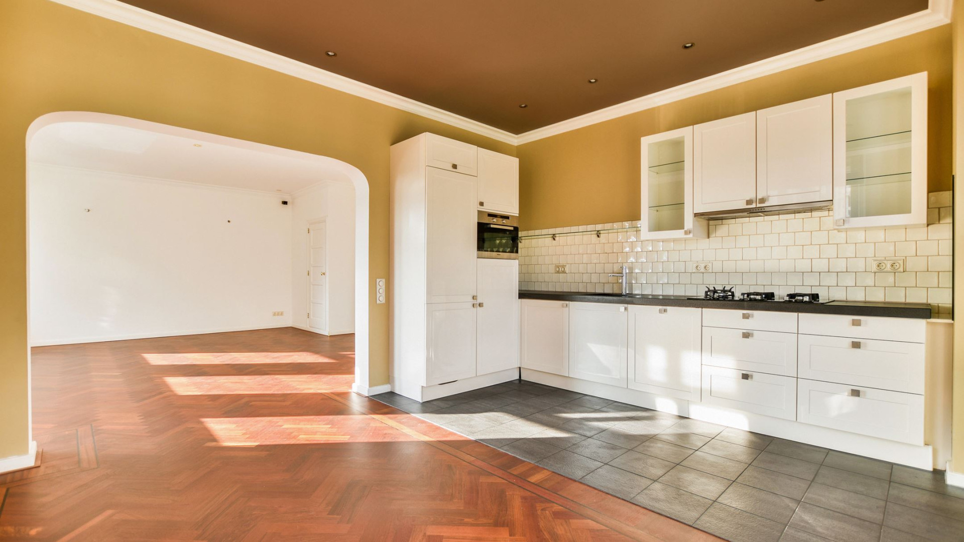 Appartement Chazia Mourali van PowNed met tonnen euro's winst verkocht.  Zie foto's 9