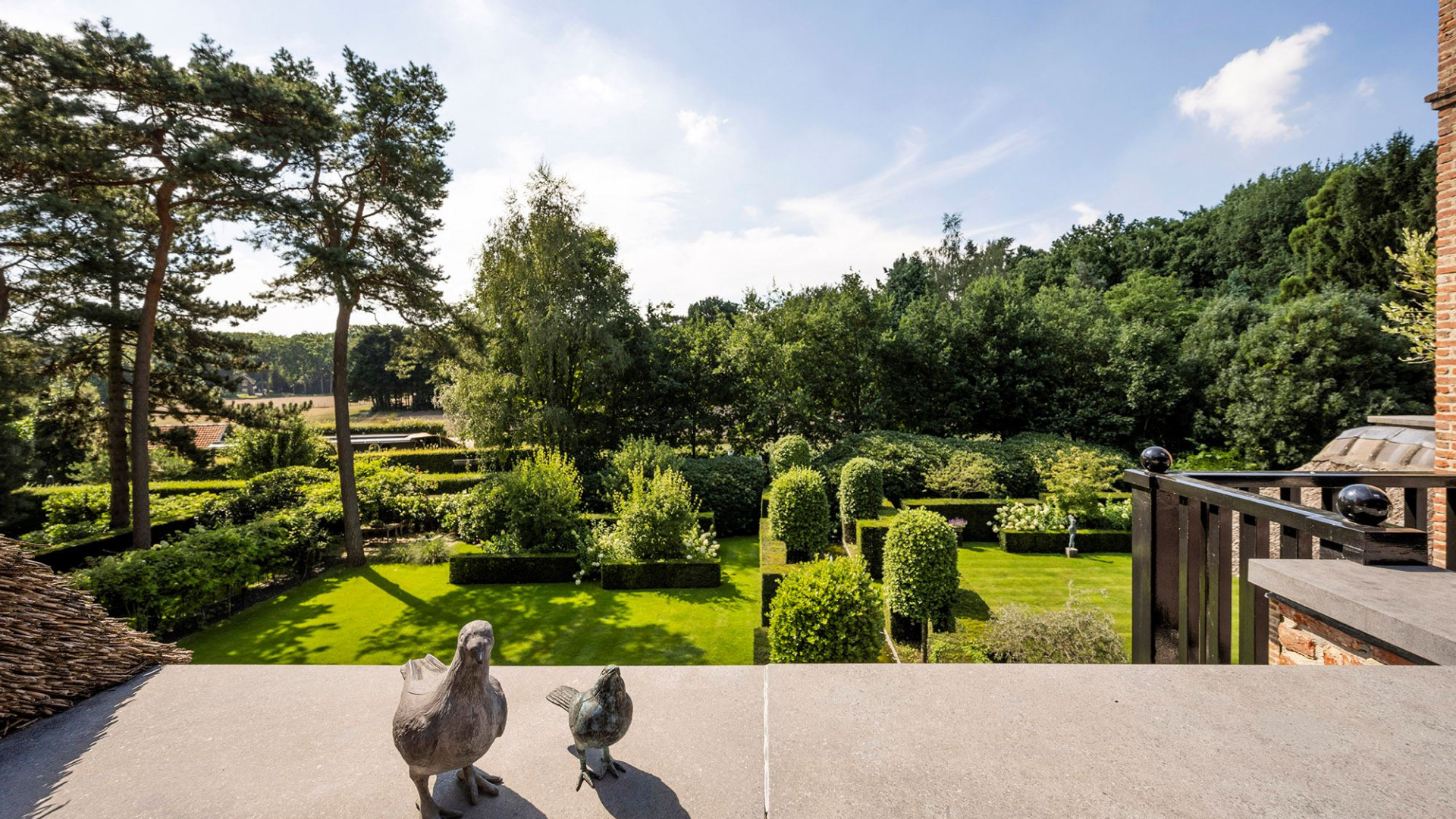 Ronald Koeman koopt miljoenenvilla in het Gooi. Zie foto's 16