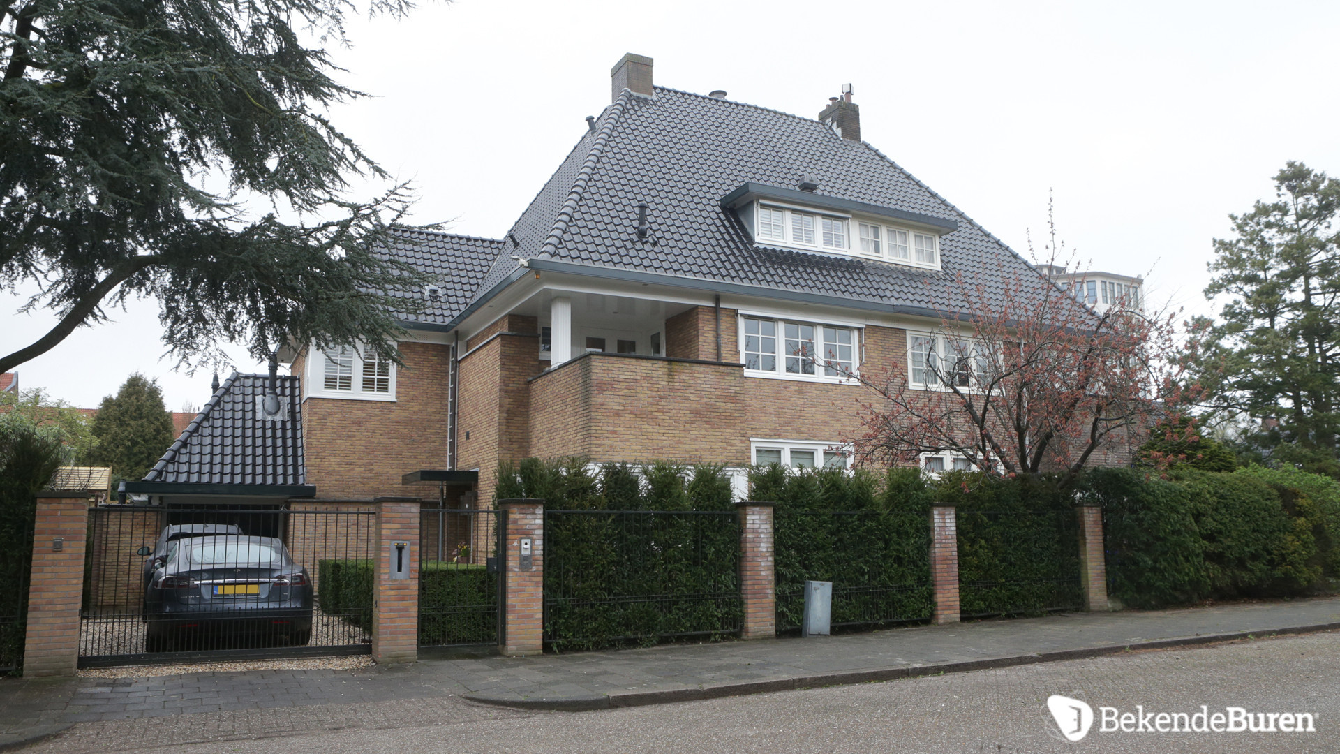 Dochter van Joop van den Ende legde 5,5 miljoen euro neer voor deze twee onder 1 kapwoning. Zie foto's 5