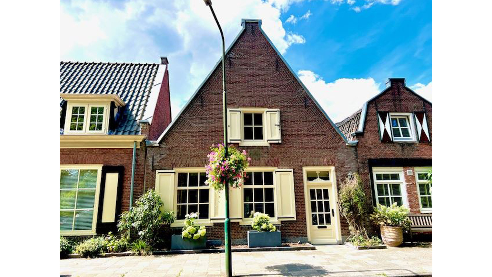 VERKOCHT:  Myrna Goossen pakt tienduizenden euro's winst op haar woning. Zie foto's 2