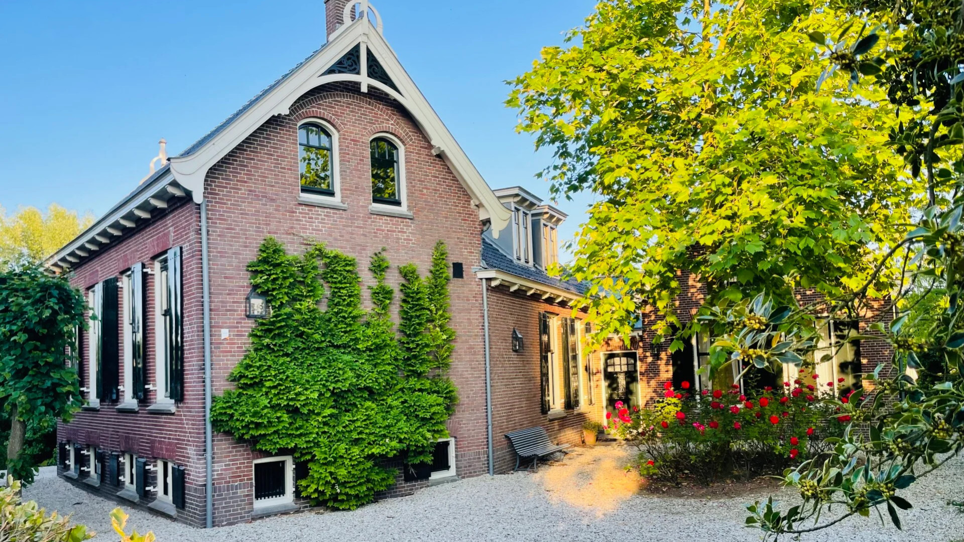 VERKOCHT: Peter van der Vorst maakt miljoenen euro's winst na verkoop van zijn woonboerderij.. Zie foto's 2