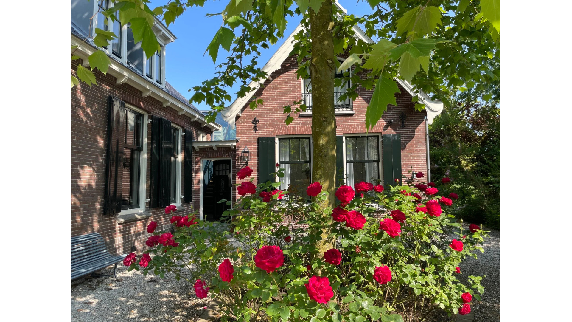VERKOCHT: Peter van der Vorst maakt miljoenen euro's winst na verkoop van zijn woonboerderij.. Zie foto's 3