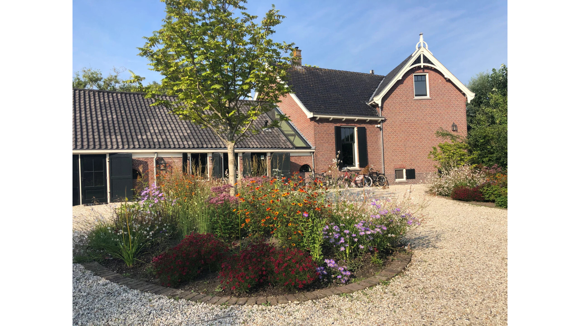 VERKOCHT: Peter van der Vorst maakt miljoenen euro's winst na verkoop van zijn woonboerderij.. Zie foto's 4