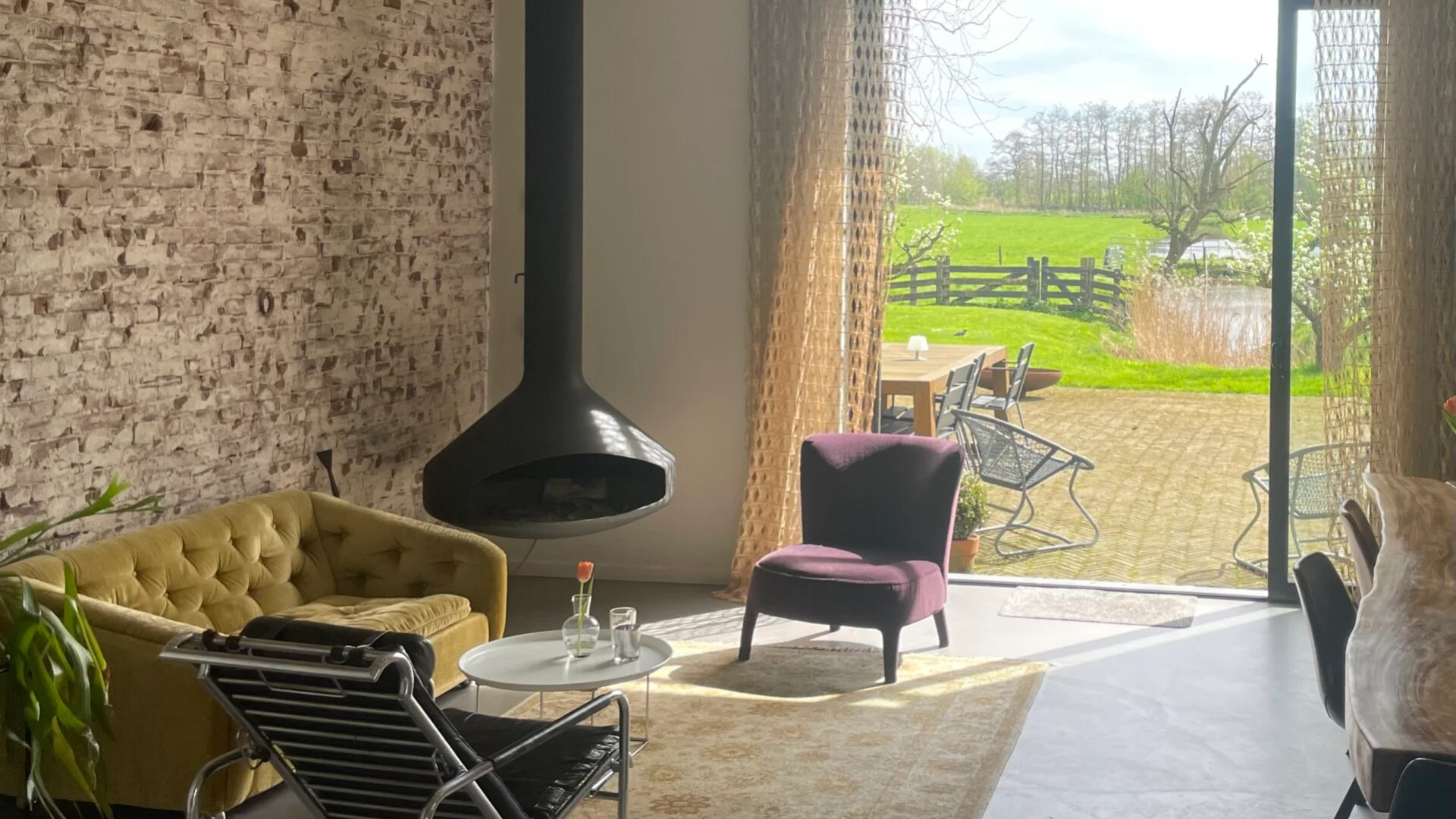 VERKOCHT: Peter van der Vorst maakt miljoenen euro's winst na verkoop van zijn woonboerderij.. Zie foto's 7