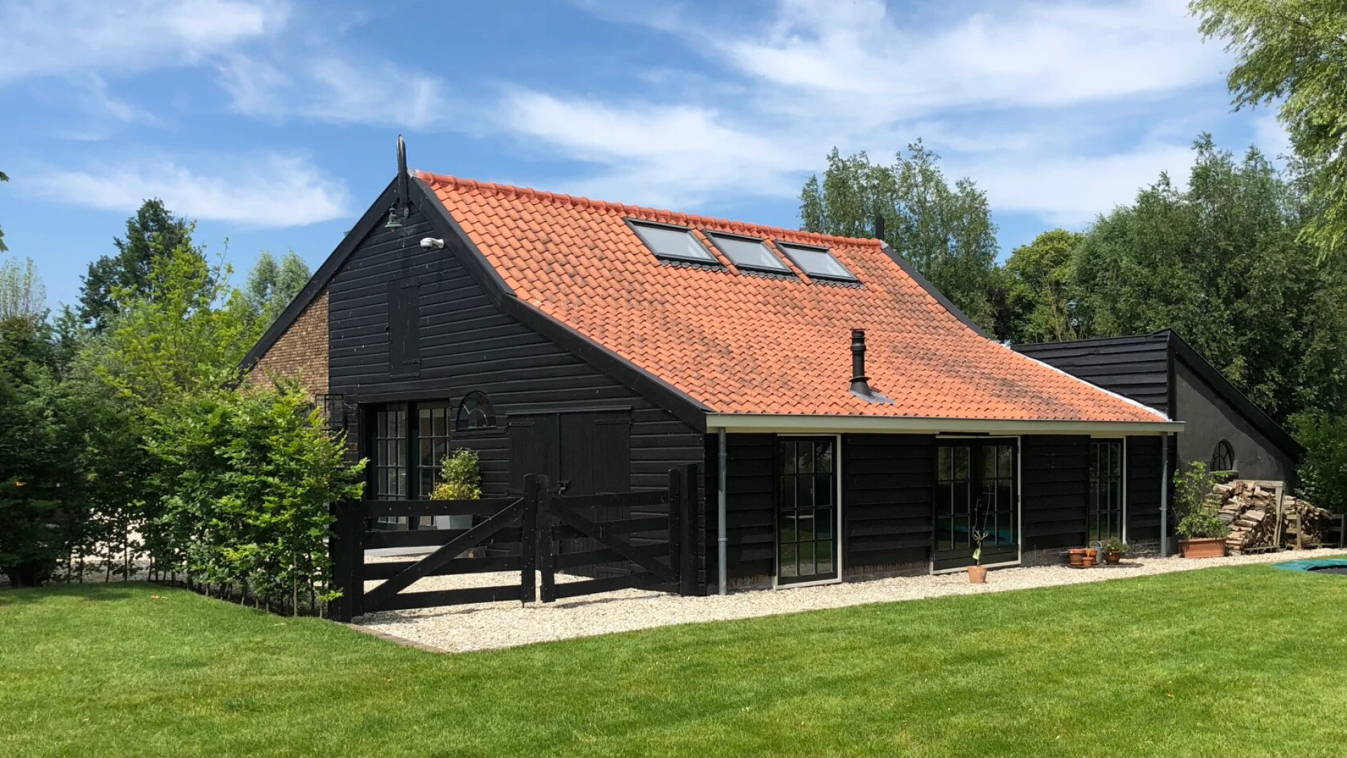 VERKOCHT: Peter van der Vorst maakt miljoenen euro's winst na verkoop van zijn woonboerderij.. Zie foto's 15