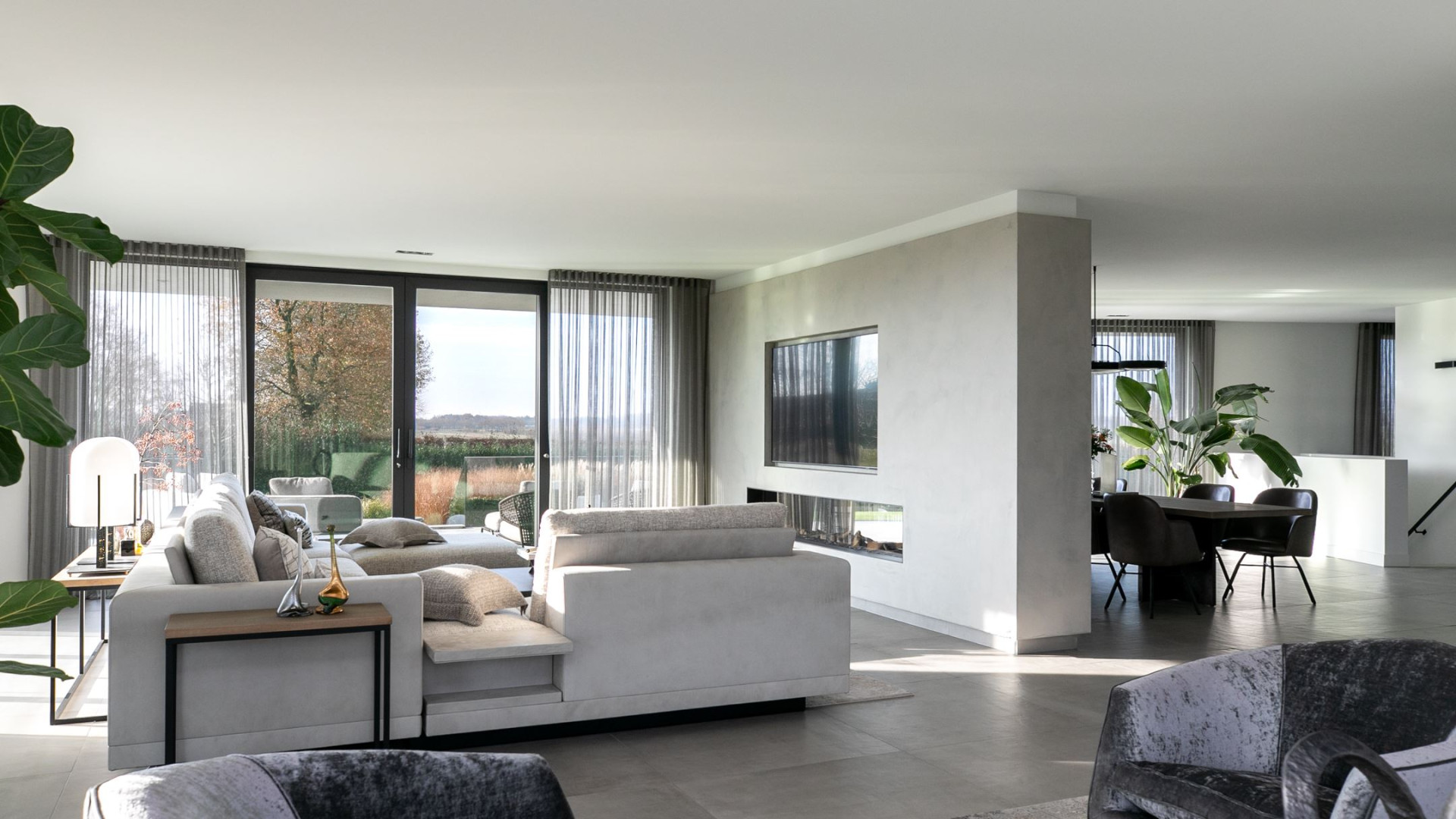 YouTube ster Gio Latooy sinds vanmorgen eigenaar van deze zeer luxe miljoenen villa. Zie foto's 13