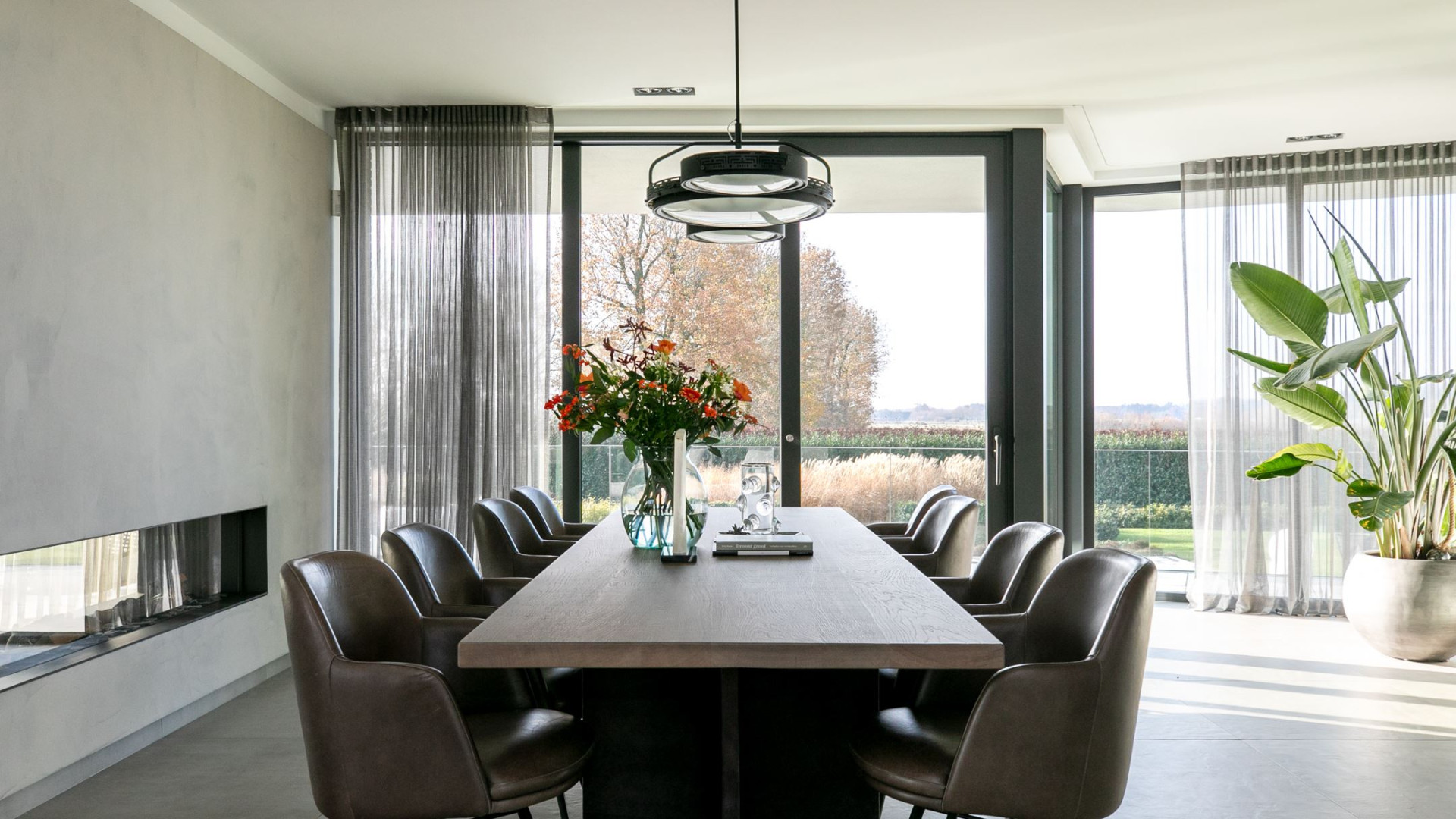 YouTube ster Gio Latooy sinds vanmorgen eigenaar van deze zeer luxe miljoenen villa. Zie foto's 15