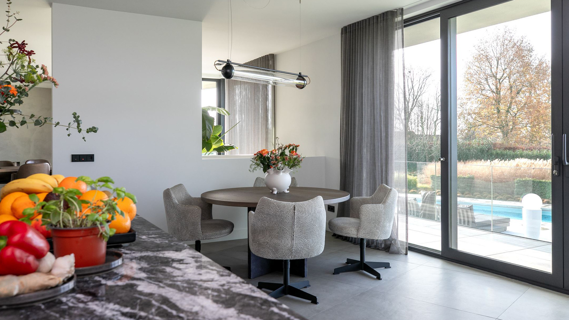 YouTube ster Gio Latooy sinds vanmorgen eigenaar van deze zeer luxe miljoenen villa. Zie foto's 17
