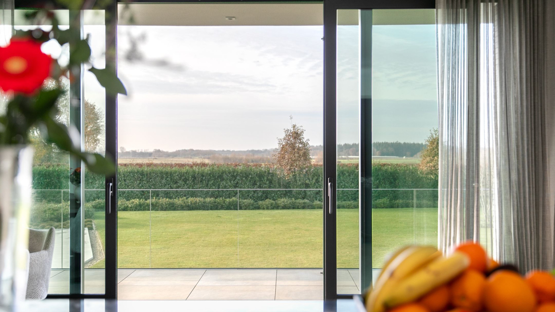 YouTube ster Gio Latooy sinds vanmorgen eigenaar van deze zeer luxe miljoenen villa. Zie foto's 18