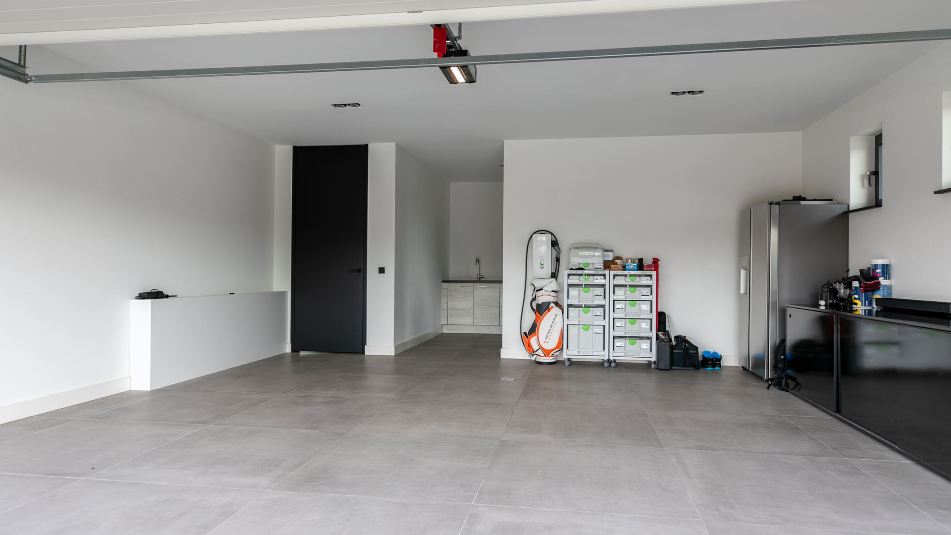 YouTube ster Gio Latooy sinds vanmorgen eigenaar van deze zeer luxe miljoenen villa. Zie foto's 28