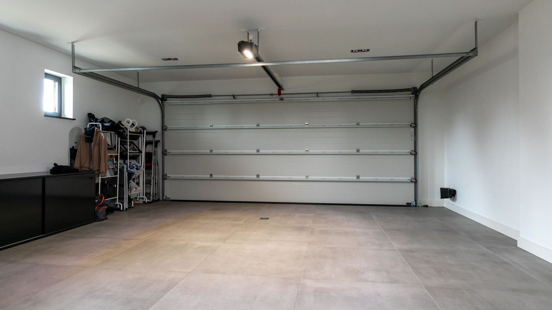 YouTube ster Gio Latooy sinds vanmorgen eigenaar van deze zeer luxe miljoenen villa. Zie foto's 29