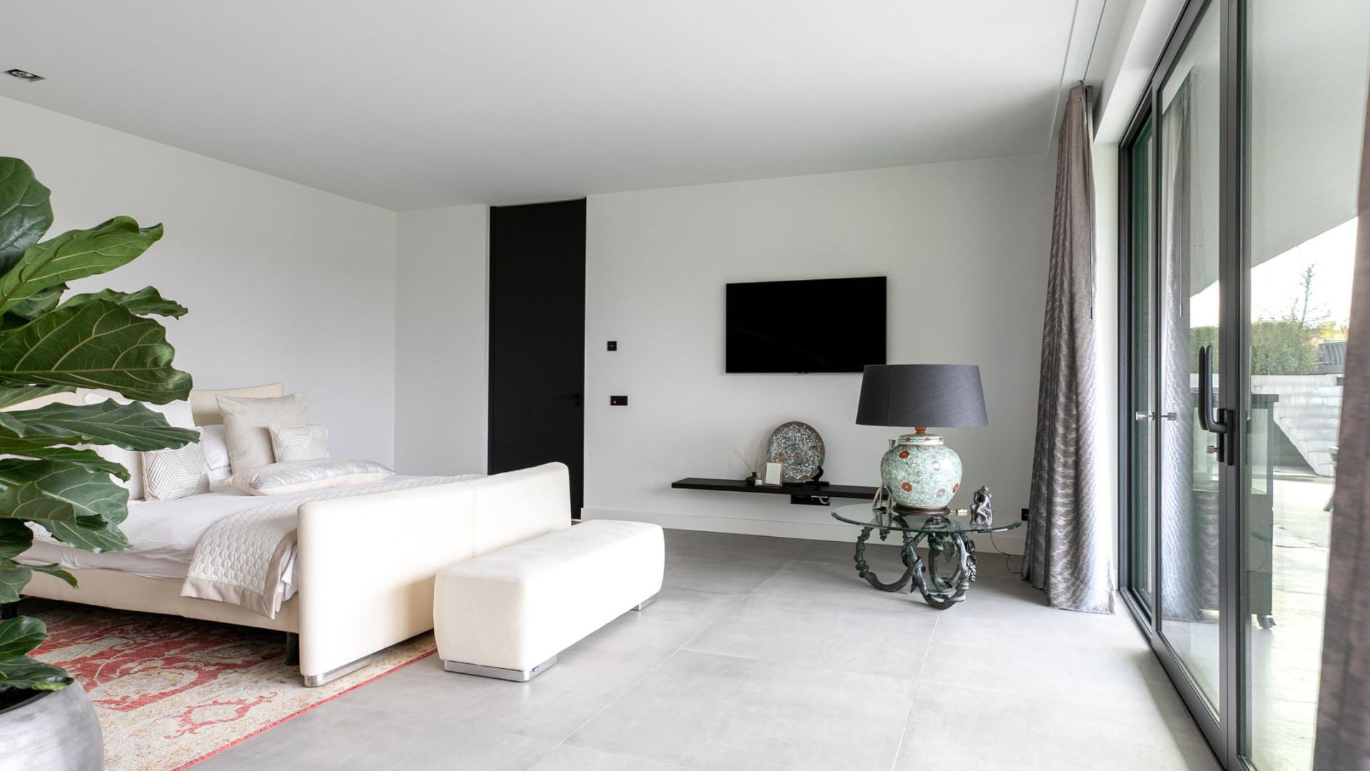 YouTube ster Gio Latooy sinds vanmorgen eigenaar van deze zeer luxe miljoenen villa. Zie foto's 34