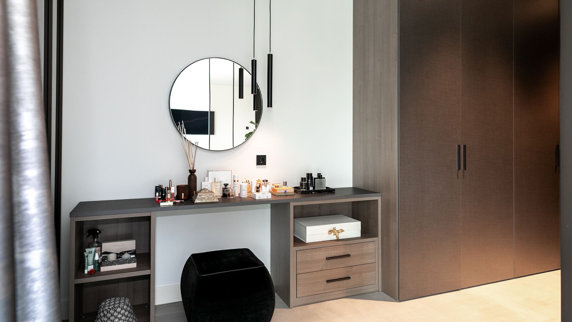 YouTube ster Gio Latooy sinds vanmorgen eigenaar van deze zeer luxe miljoenen villa. Zie foto's 37