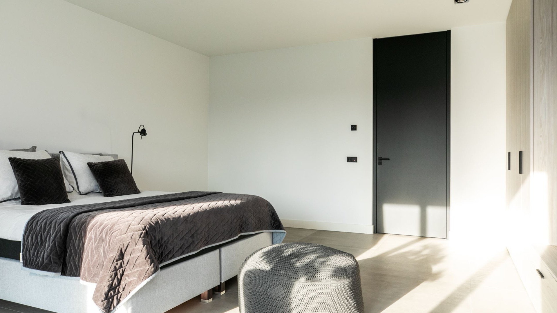 YouTube ster Gio Latooy sinds vanmorgen eigenaar van deze zeer luxe miljoenen villa. Zie foto's 41