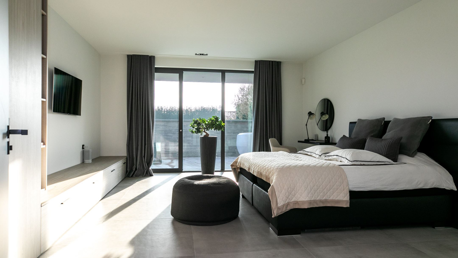YouTube ster Gio Latooy sinds vanmorgen eigenaar van deze zeer luxe miljoenen villa. Zie foto's 42