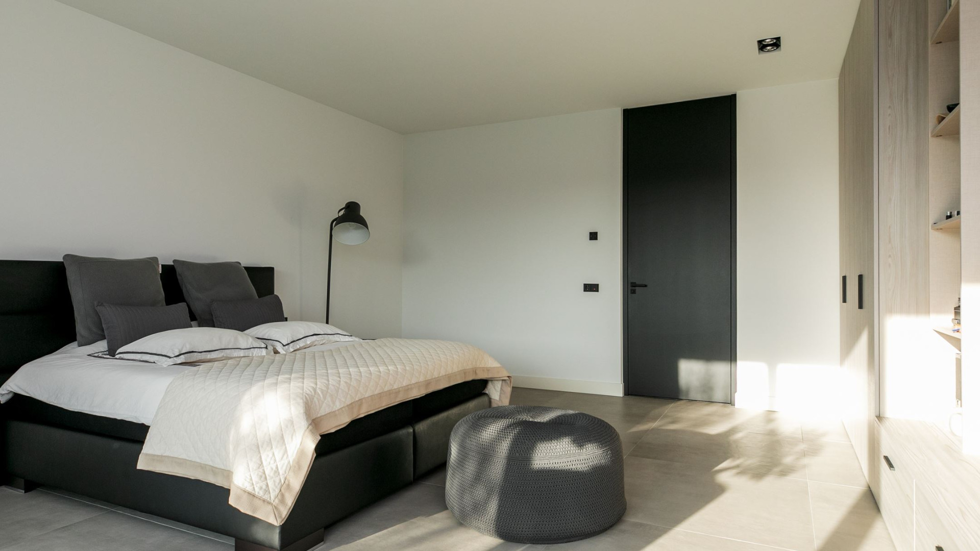YouTube ster Gio Latooy sinds vanmorgen eigenaar van deze zeer luxe miljoenen villa. Zie foto's 43