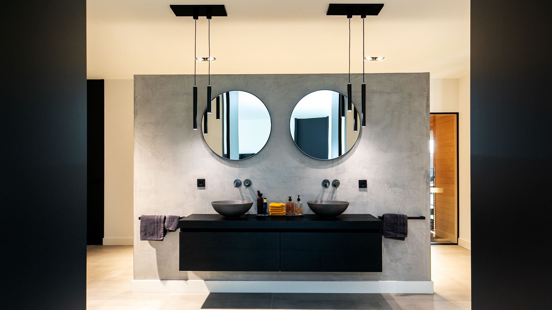 YouTube ster Gio Latooy sinds vanmorgen eigenaar van deze zeer luxe miljoenen villa. Zie foto's 44