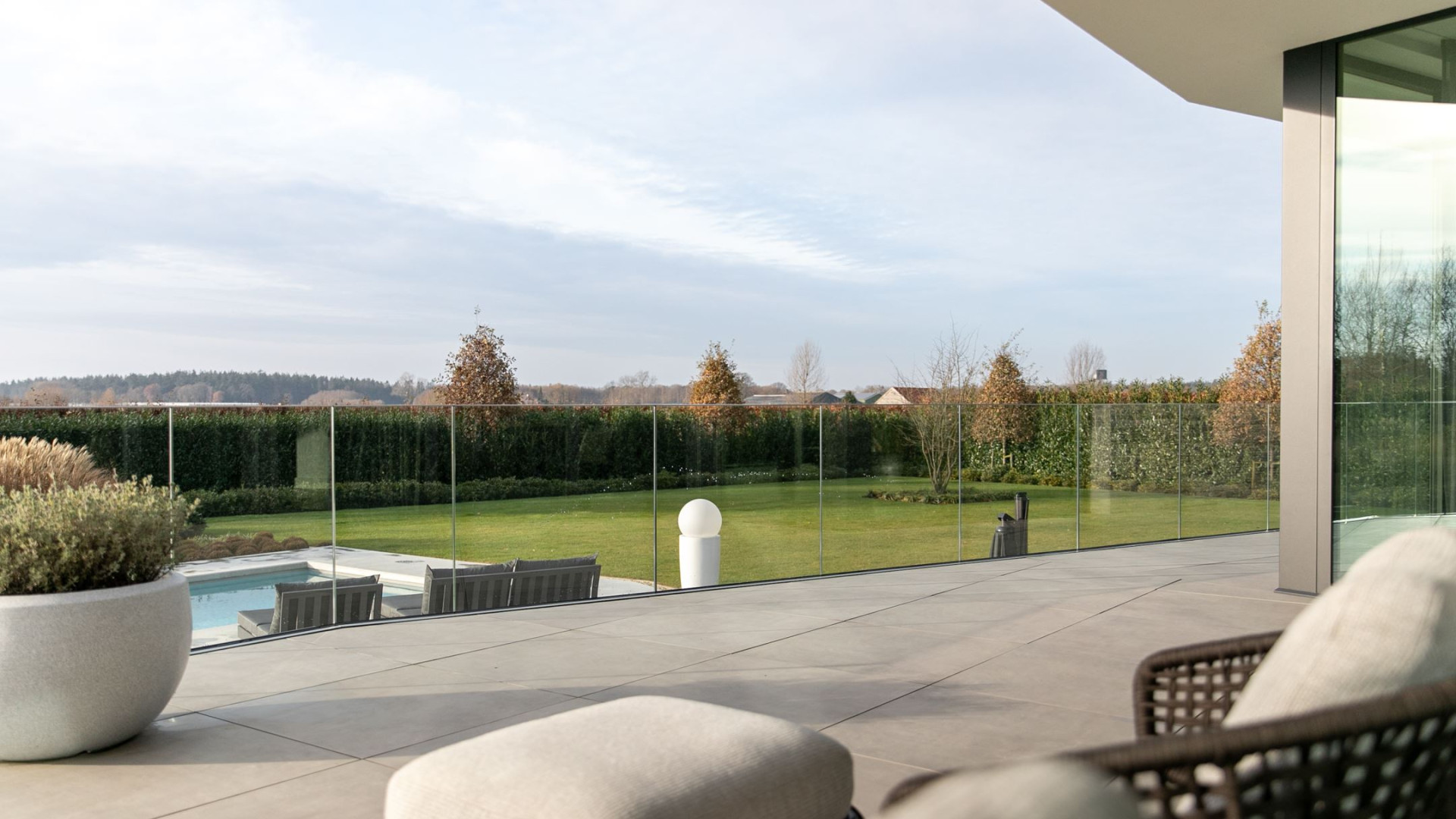 YouTube ster Gio Latooy sinds vanmorgen eigenaar van deze zeer luxe miljoenen villa. Zie foto's 58