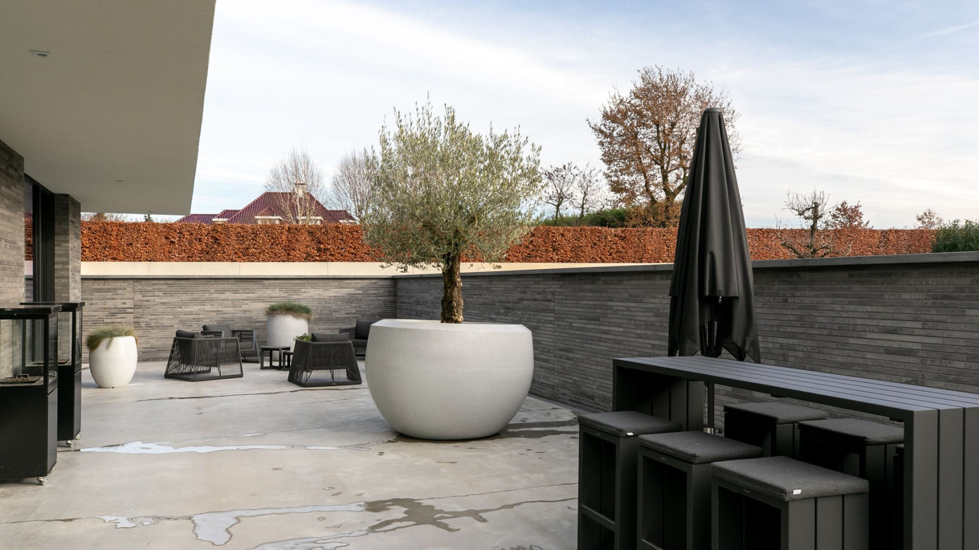 YouTube ster Gio Latooy sinds vanmorgen eigenaar van deze zeer luxe miljoenen villa. Zie foto's 60