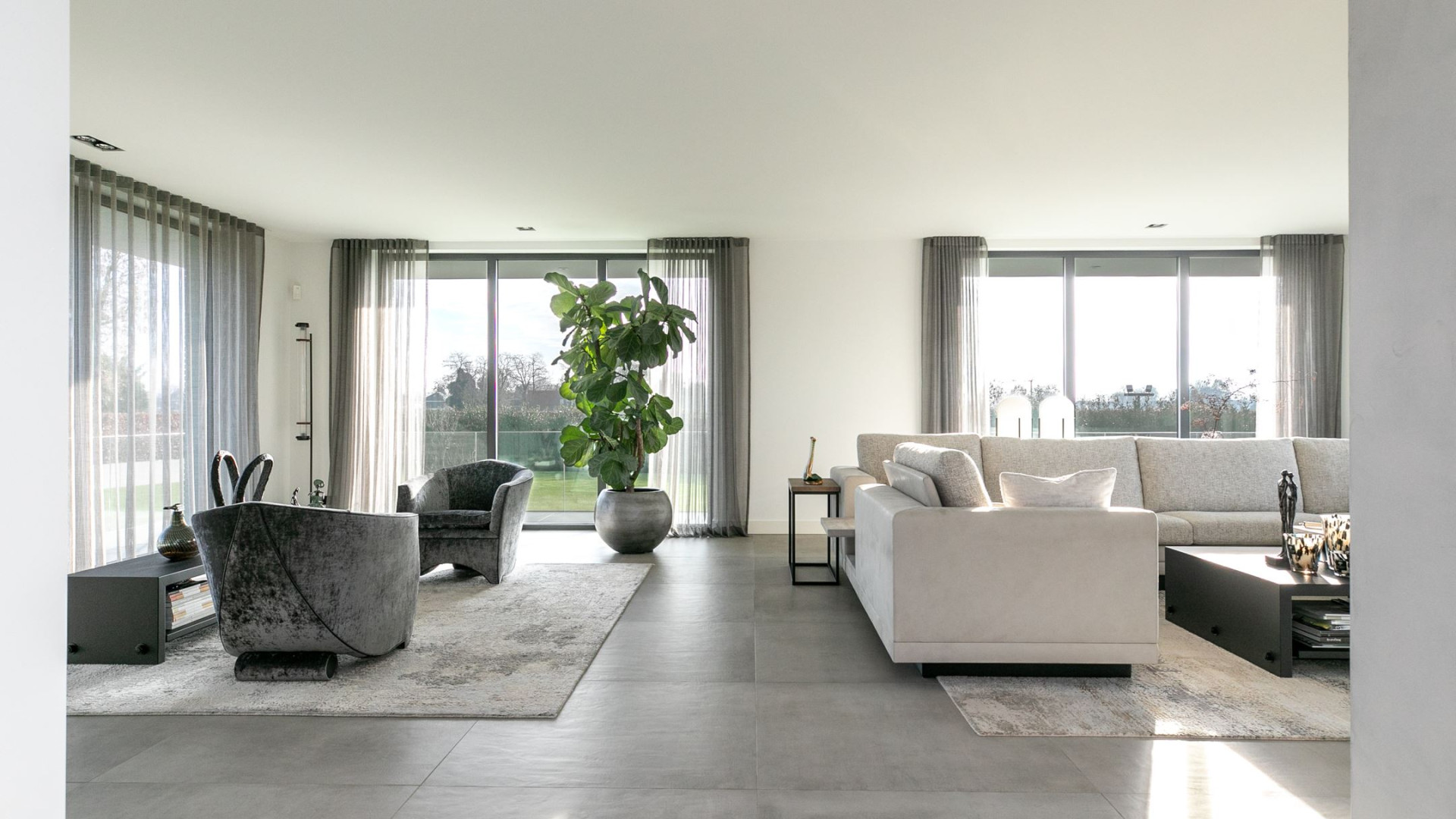 YouTube ster Gio Latooy sinds vanmorgen eigenaar van deze zeer luxe miljoenen villa. Zie foto's 7