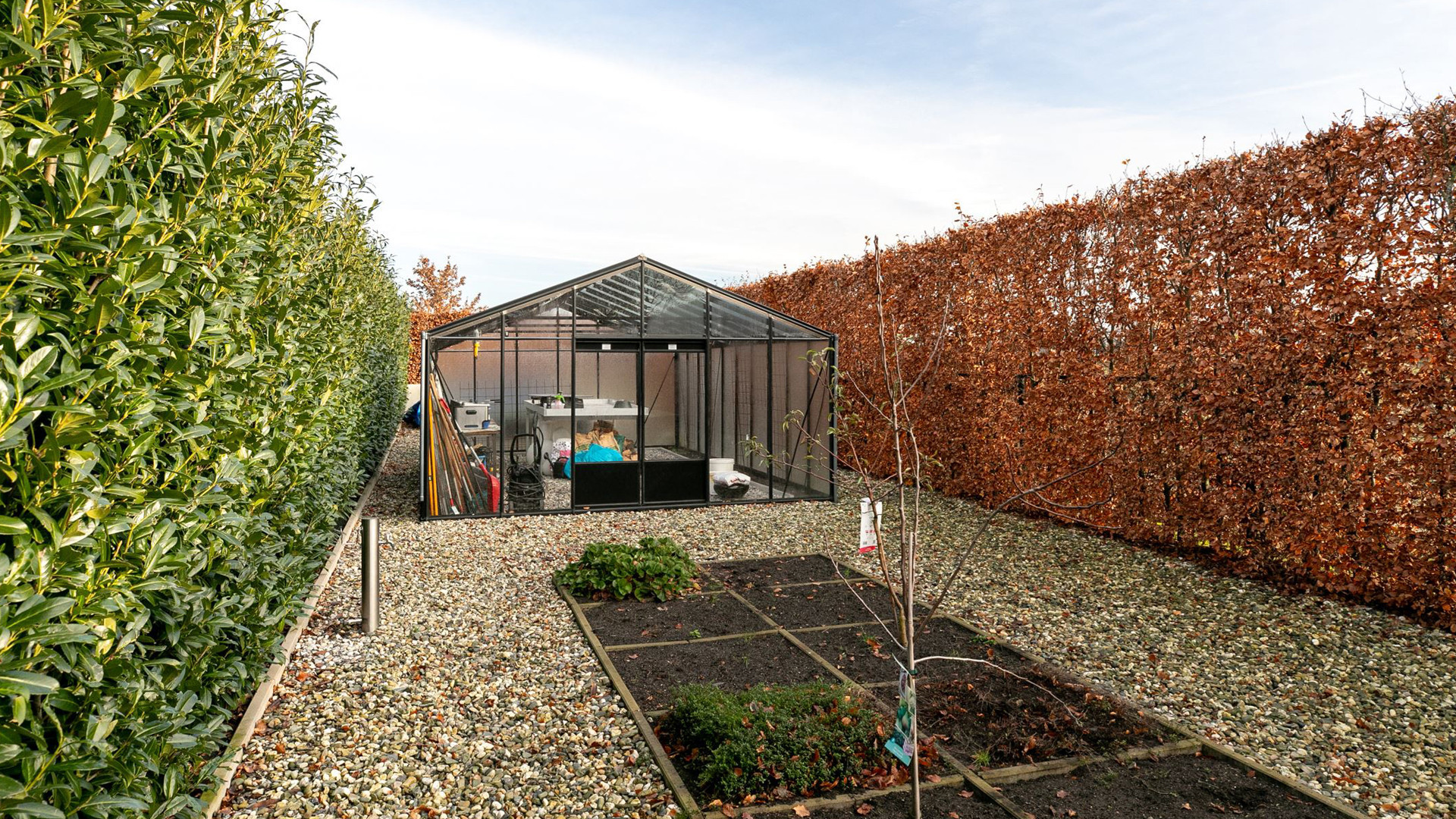 YouTube ster Gio Latooy sinds vanmorgen eigenaar van deze zeer luxe miljoenen villa. Zie foto's 65