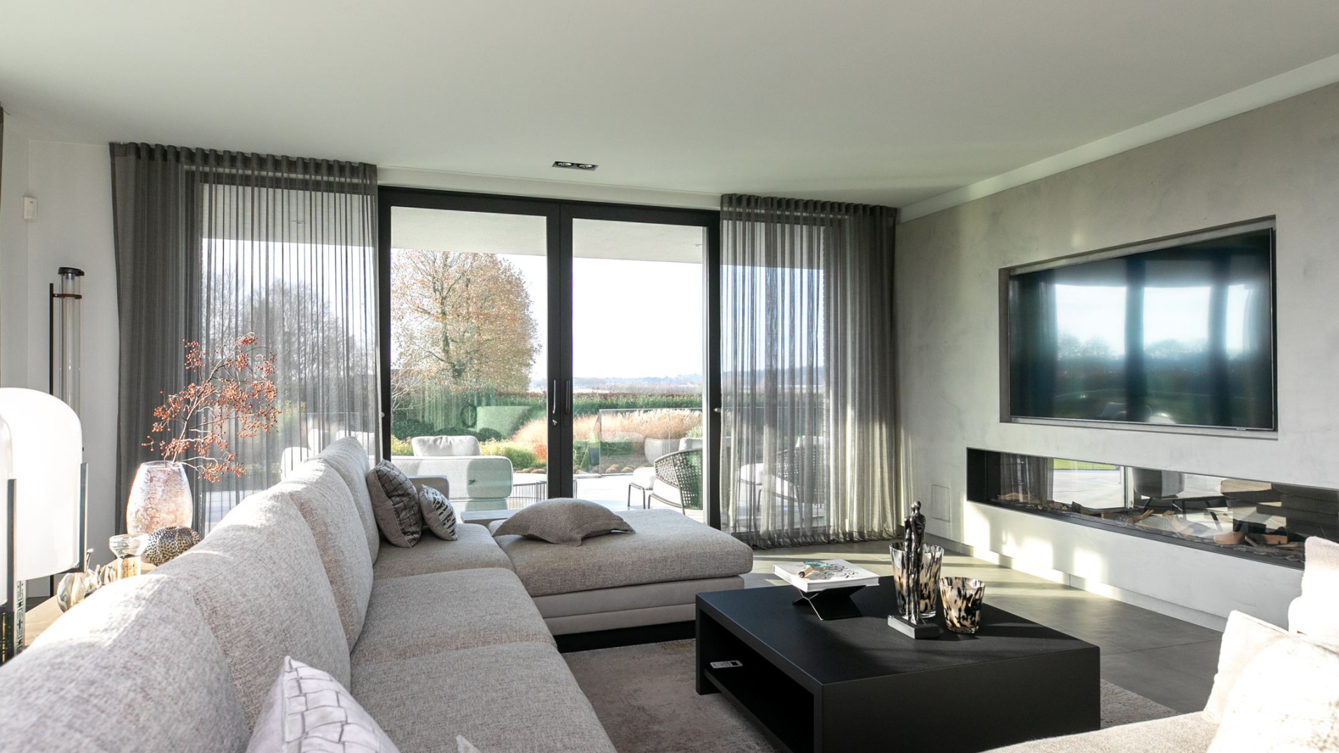 YouTube ster Gio Latooy sinds vanmorgen eigenaar van deze zeer luxe miljoenen villa. Zie foto's 10