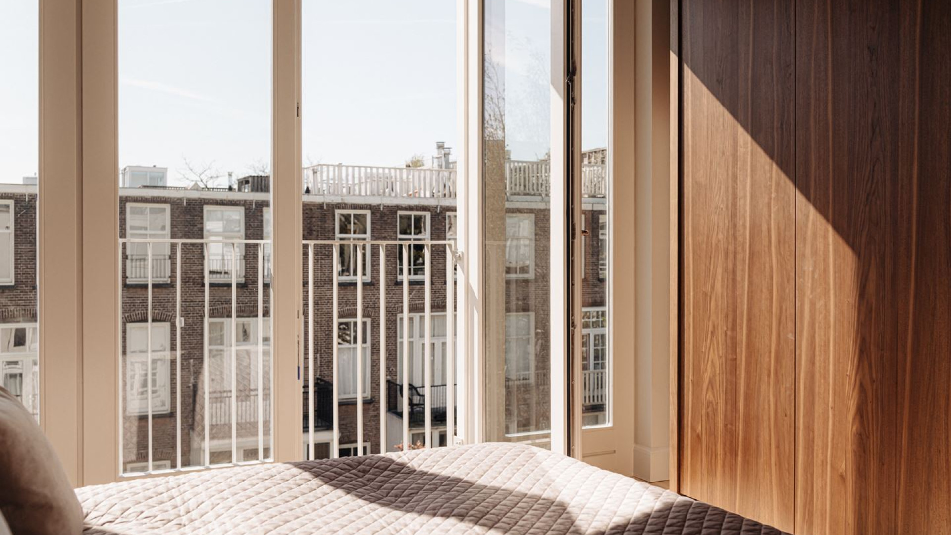 Johnny de Mol koopt penthouse in Amsterdam Zuid. Zie foto's 6