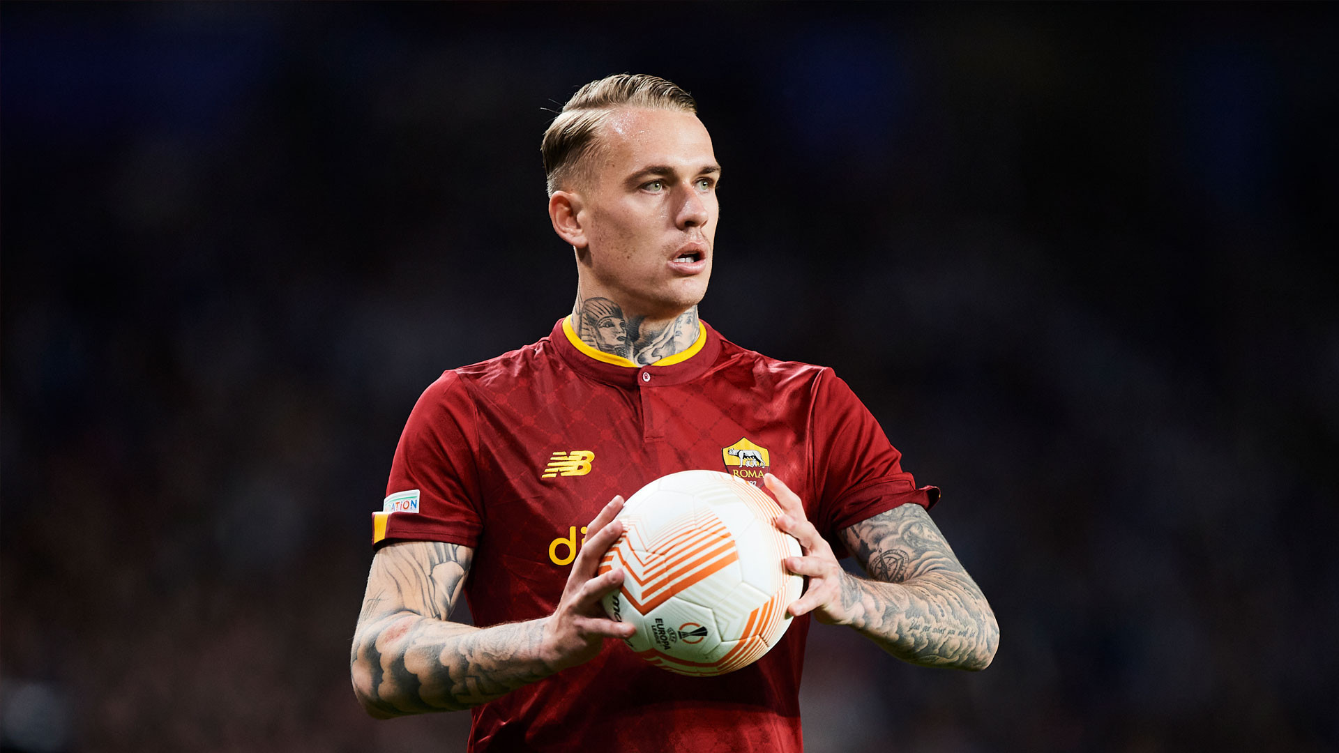 Binnenkijken in miljoenenpand van AS Roma en ex Feijenoord speler Rick Karsdorp. Zie foto's 1
