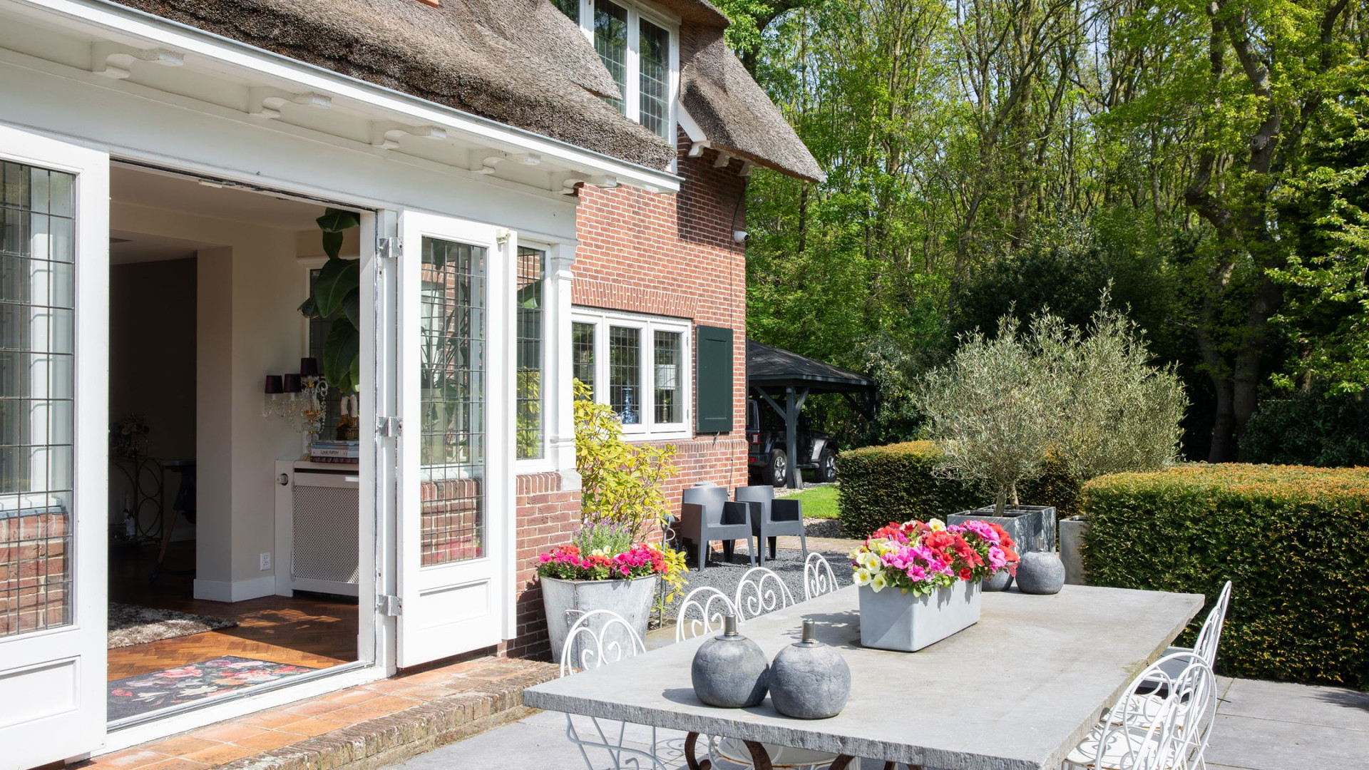 Erica en Martien Meiland zetten hun kapitale landhuis in Noordwijkerhout te koop. Zie foto's 10