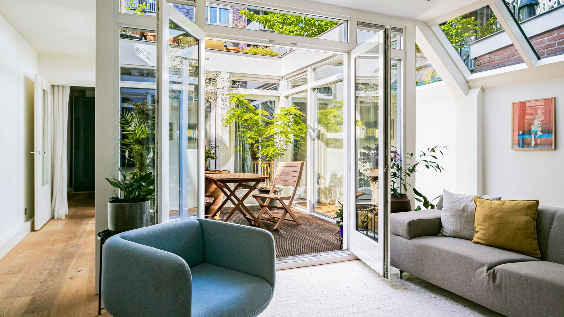 Actrice Jennifer Hoffman verkoopt haar Amsterdamse appartement tegen deze droomprijs. Zie foto's 13