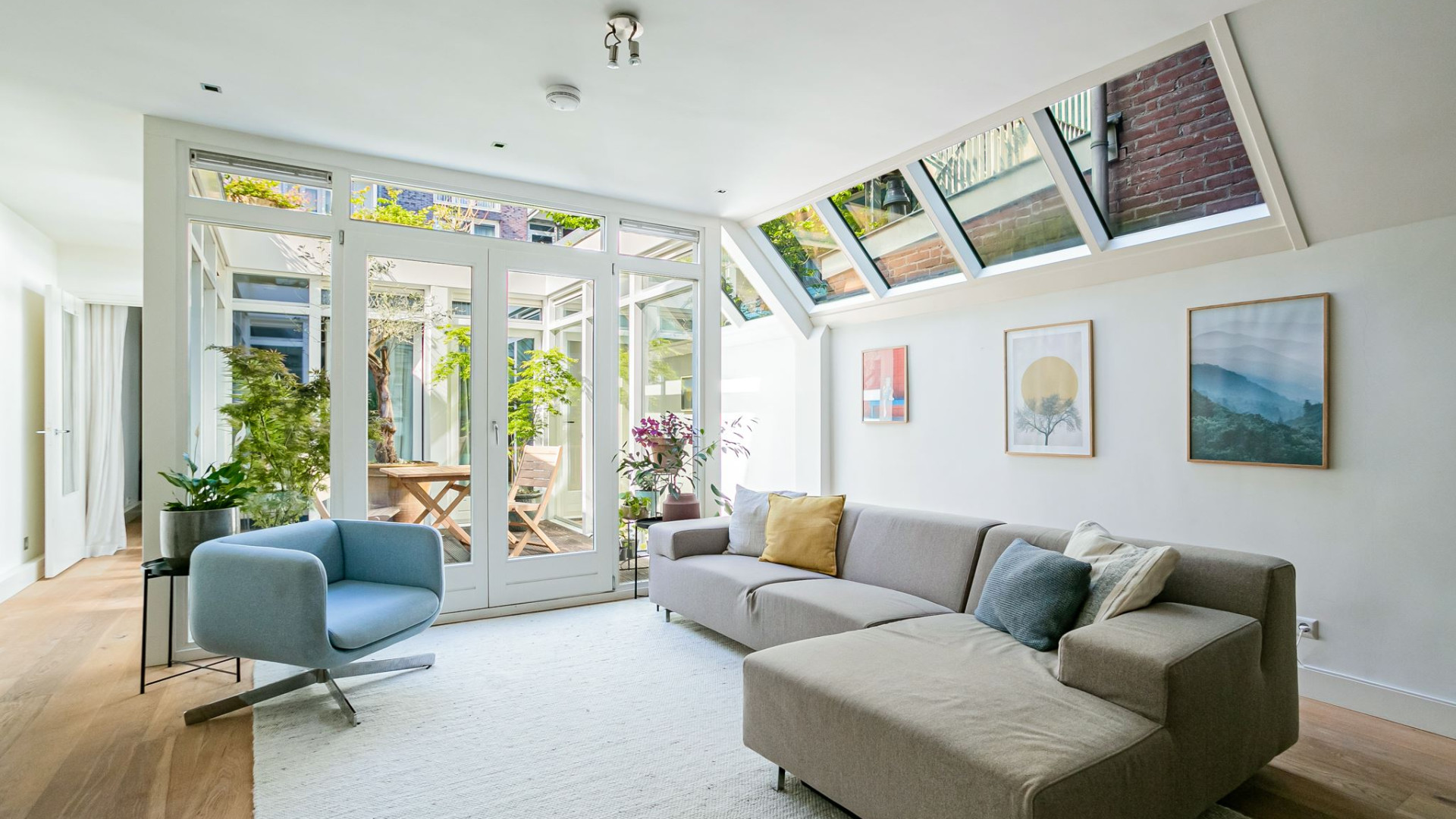 Actrice Jennifer Hoffman verkoopt haar Amsterdamse appartement tegen deze droomprijs. Zie foto's 14