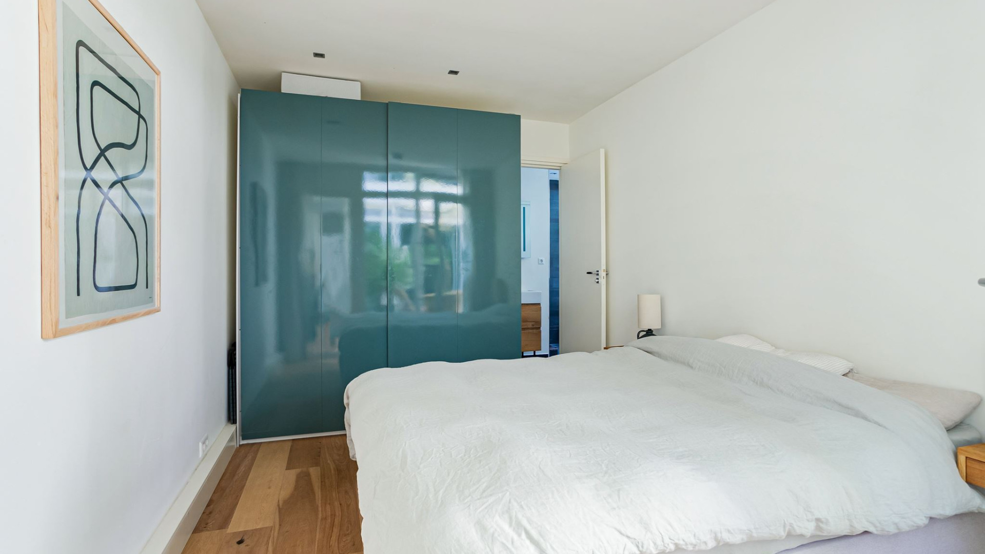 Actrice Jennifer Hoffman verkoopt haar Amsterdamse appartement tegen deze droomprijs. Zie foto's 17