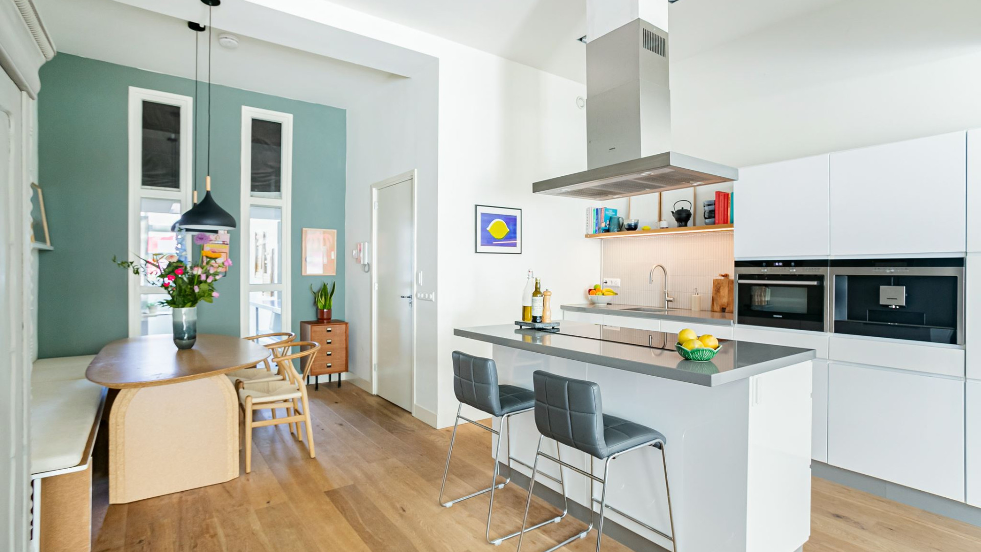 Actrice Jennifer Hoffman verkoopt haar Amsterdamse appartement tegen deze droomprijs. Zie foto's 4