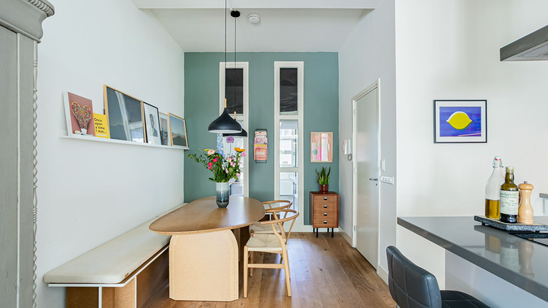 Actrice Jennifer Hoffman verkoopt haar Amsterdamse appartement tegen deze droomprijs. Zie foto's 9