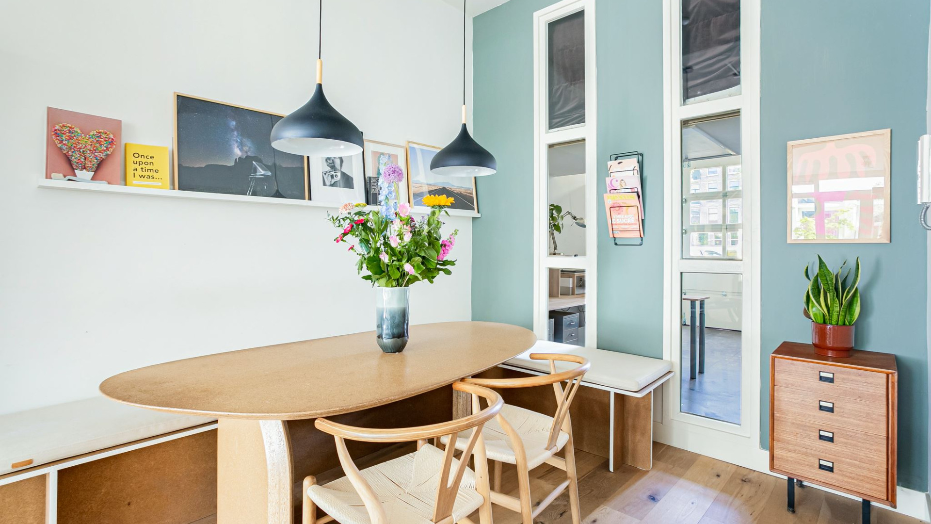 Actrice Jennifer Hoffman verkoopt haar Amsterdamse appartement tegen deze droomprijs. Zie foto's 10
