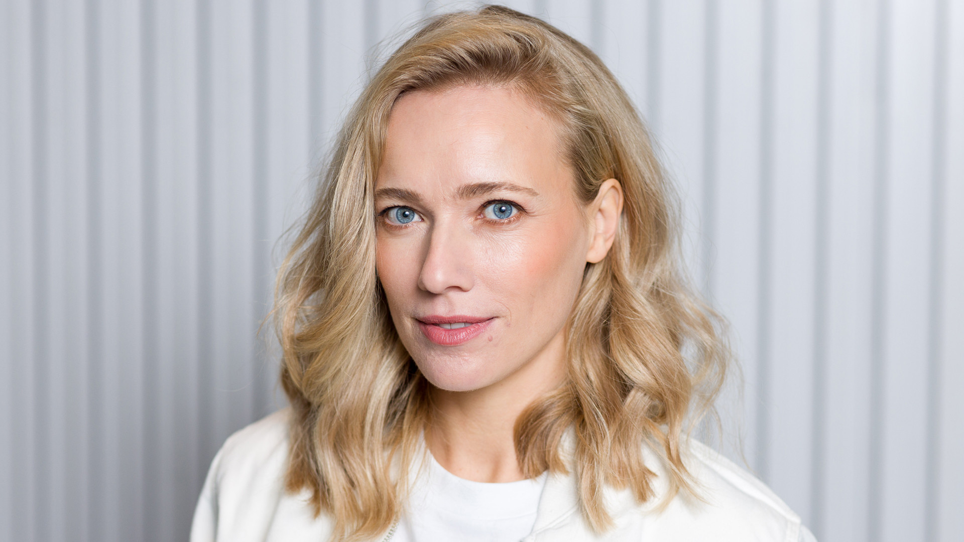 Actrice Jennifer Hoffman verkoopt haar Amsterdamse appartement tegen deze droomprijs. Zie foto's 1