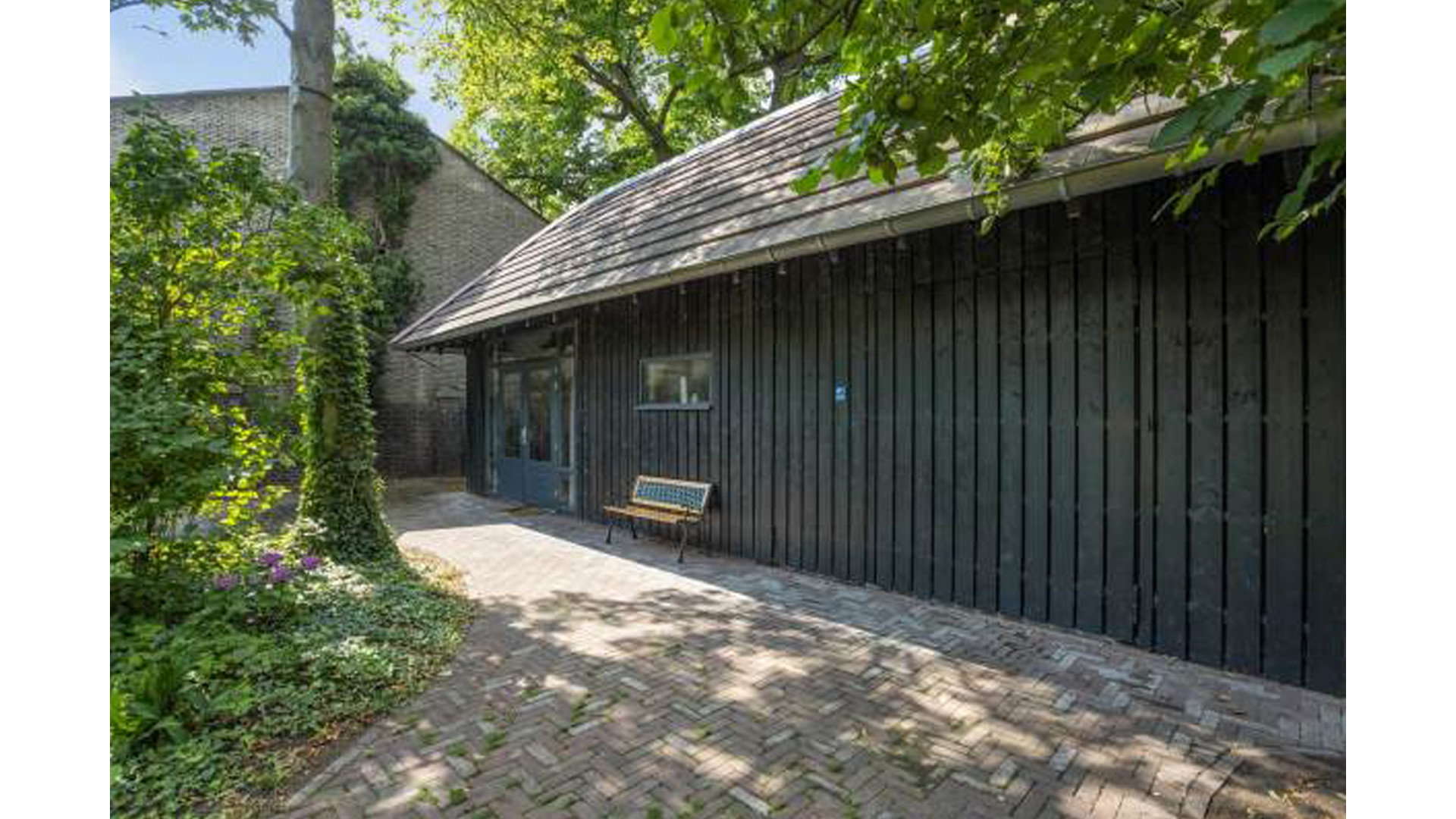 Binnenkijken in de prachtige Jugendstil villa van PSV spits Luuk de Jong. Zie foto's 25