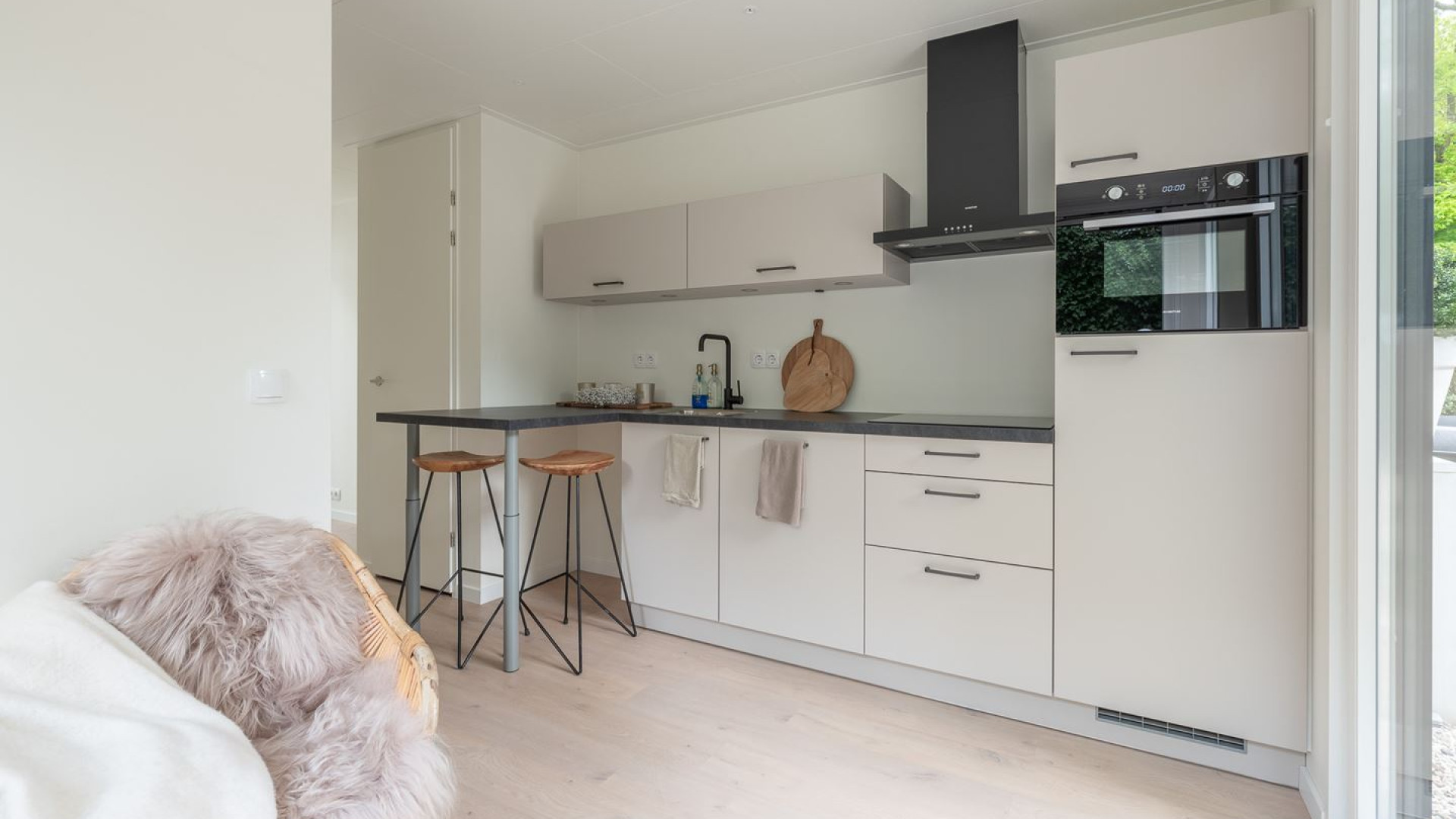 Caroline uit BB Vol Liefde en Daar Gaan Ze Weer zet gedwongen haar villa te koop. Zie foto's 16
