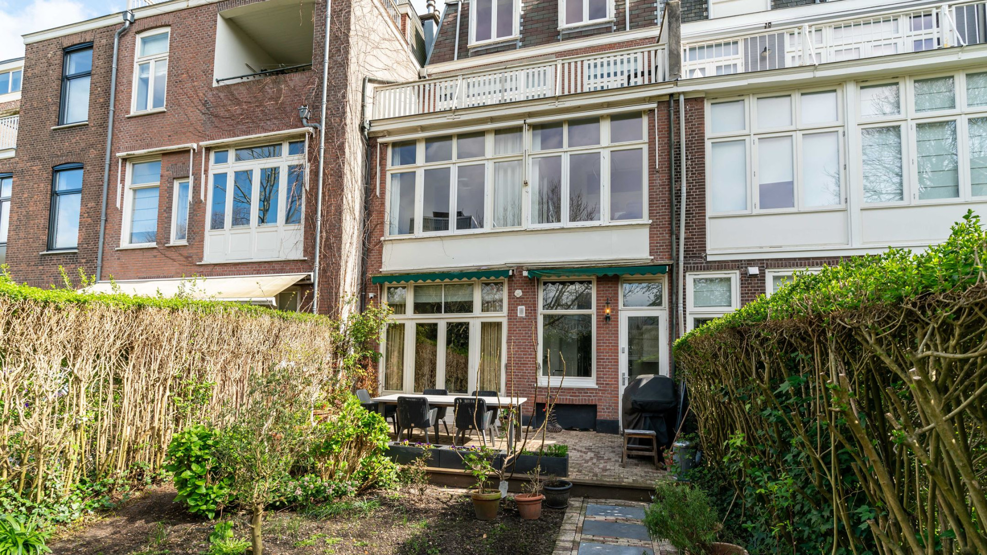 Sigrid Kaag zet haar herenhuis, inclusief veiligheidsvoorzieningen, in Den Haag te huur. Zie foto's 18