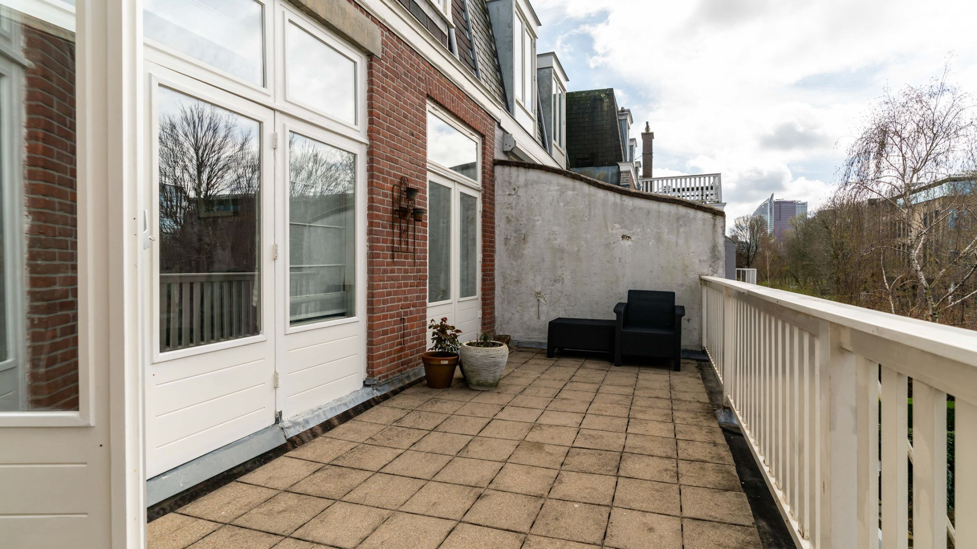 Sigrid Kaag zet haar herenhuis, inclusief veiligheidsvoorzieningen, in Den Haag te huur. Zie foto's 34