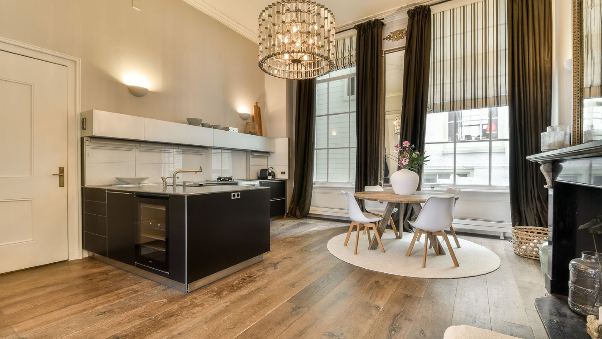 Marc Overmars verkoopt zijn luxe grachtenappartement in Amsterdam zwaar onder de vraagprijs. Zie foto's 7