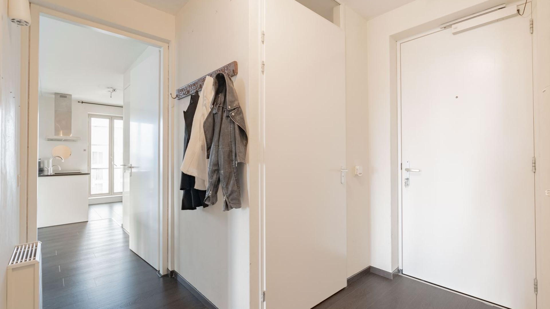 Zangeres Hind zet haar Amsterdamse appartement te koop. Zie foto's 3