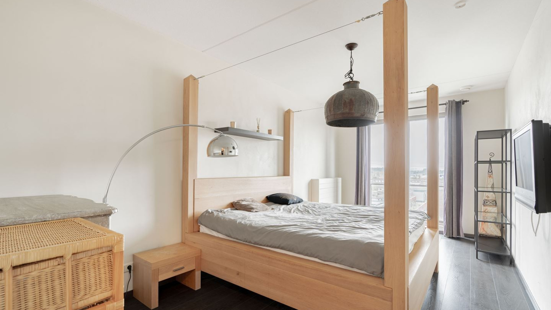 Zangeres Hind zet haar Amsterdamse appartement te koop. Zie foto's 8