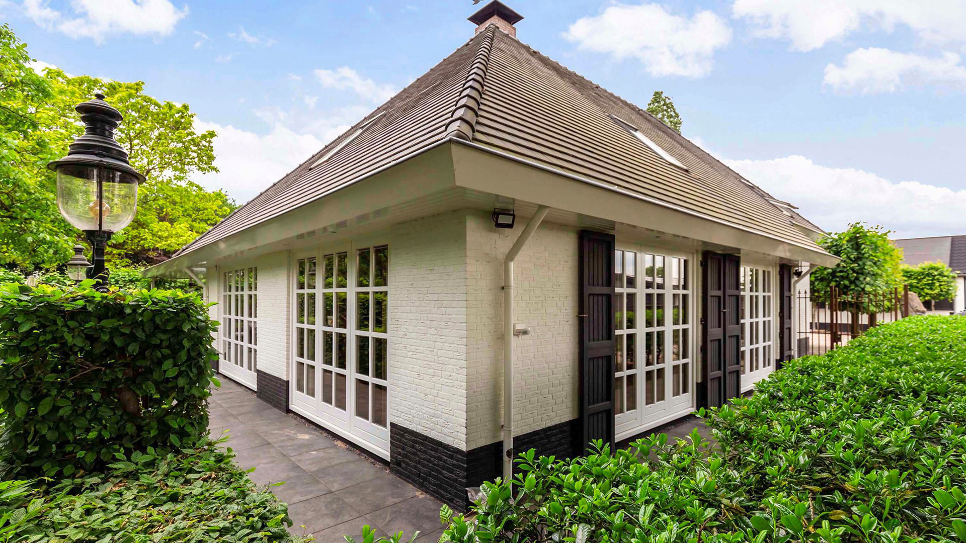 VERKOCHT: Andy en Melisa verkopen hun landhuis tegen een verrassende verkooprijs. Zie foto's 33