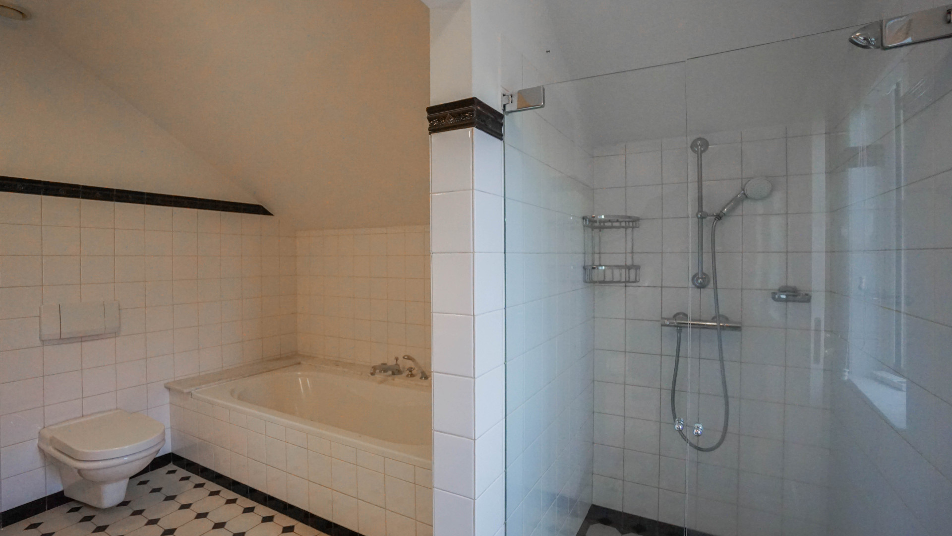 Frank Rijkaard koopt voor miljoenen euro's deze sloop villa in Amstelveen. Zie foto's 10