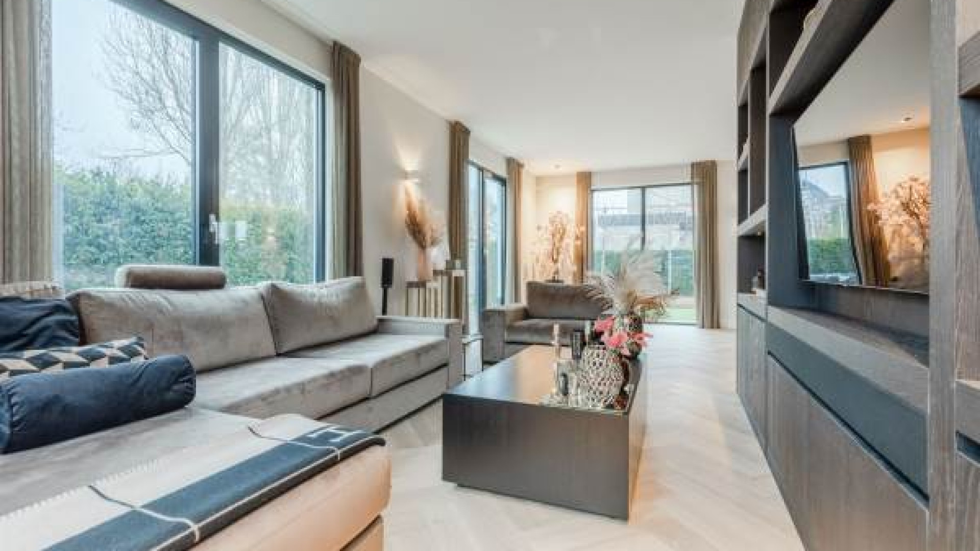 Jos Verstappen en zijn vrouw Sandy kopen in het diepste geheim miljoenen villa in Amstelveen. Zie foto's 7